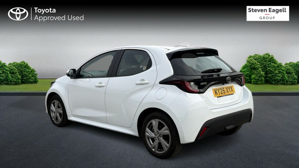 Toyota Yaris 1.5 Vvt-h Icon E-cvt Euro 6 Ss KY25XYX White #4