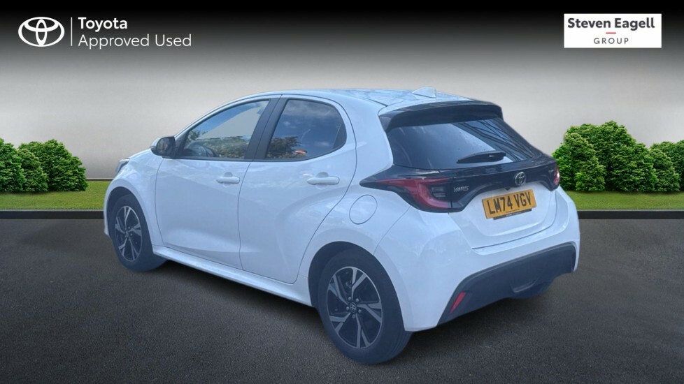 Toyota Yaris 1.5 Vvt-h Design Hatchback Hybrid E-cvt LM74VGV White #4