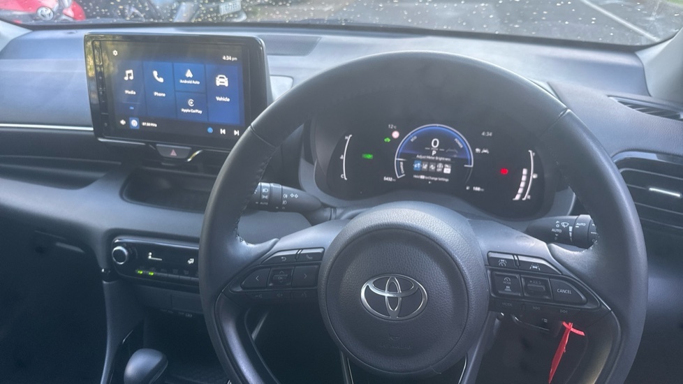 Toyota Yaris 1.5 Vvt-h Design Hatchback Hybrid E-cvt LM74VGV White #6