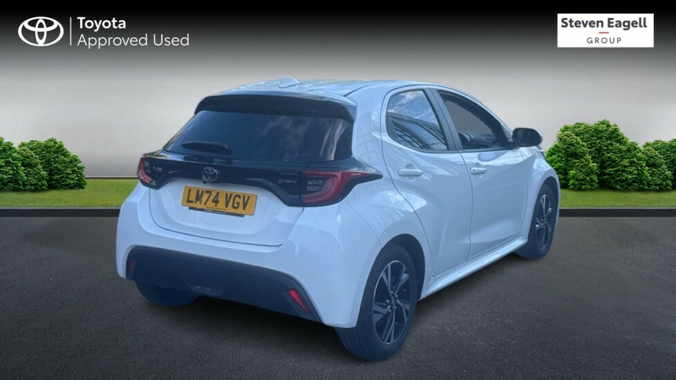 Toyota Yaris 1.5 Vvt-h Design Hatchback Hybrid E-cvt LM74VGV White #2