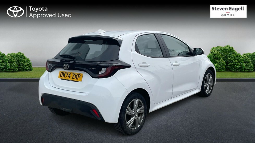 Toyota Yaris 1.5 Vvt-h Icon E-cvt Euro 6 Ss OW74ZKP White #2