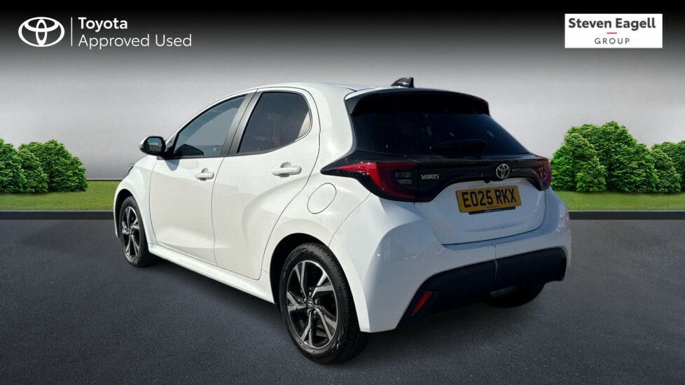 Toyota Yaris 1.5 Vvt-h Design E-cvt Euro 6 Ss EO25RKX White #4