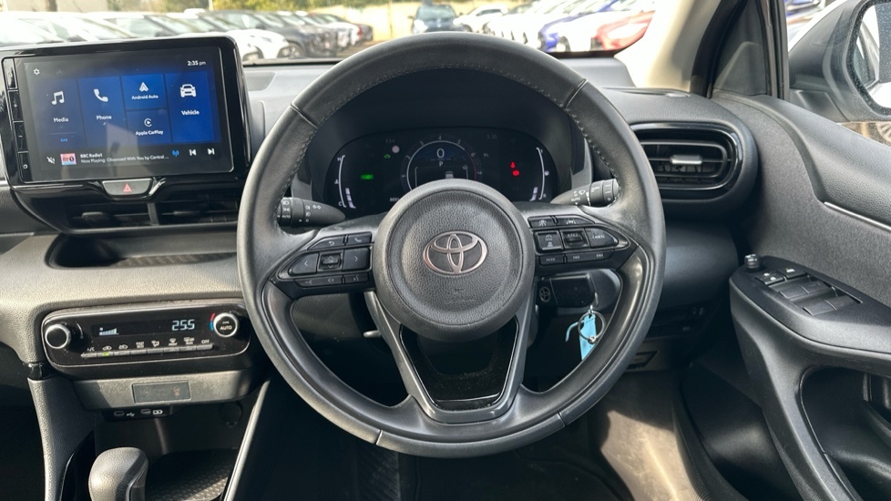 Toyota Yaris 1.5 Vvt-h Design E-cvt Euro 6 Ss LR74RHA White #6