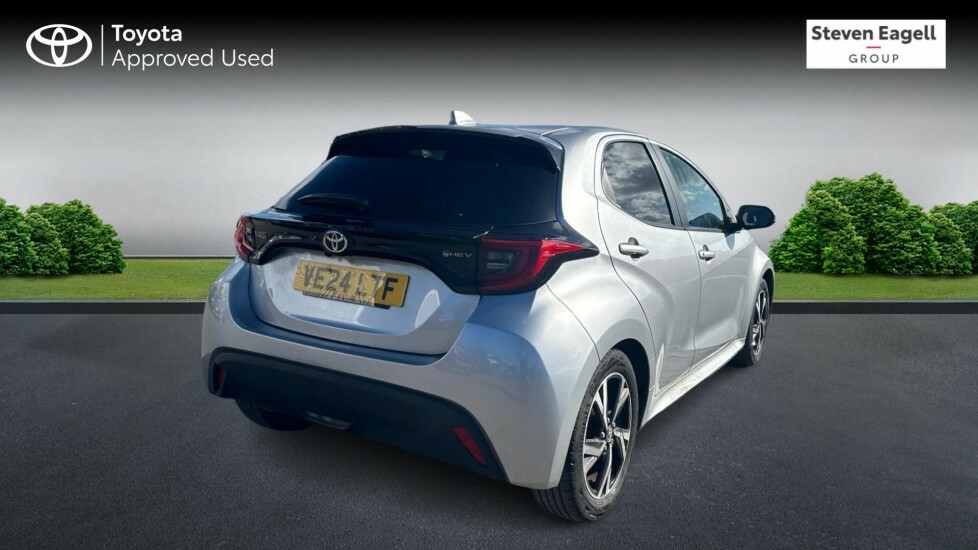 Toyota Yaris 1.5 Vvt-h Design E-cvt Euro 6 Ss VE24LTF Silver #2