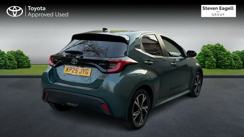 Toyota Yaris 1.5 Vvt-h Design Hatchback Hybrid E-cvt KP25JYG Green #2