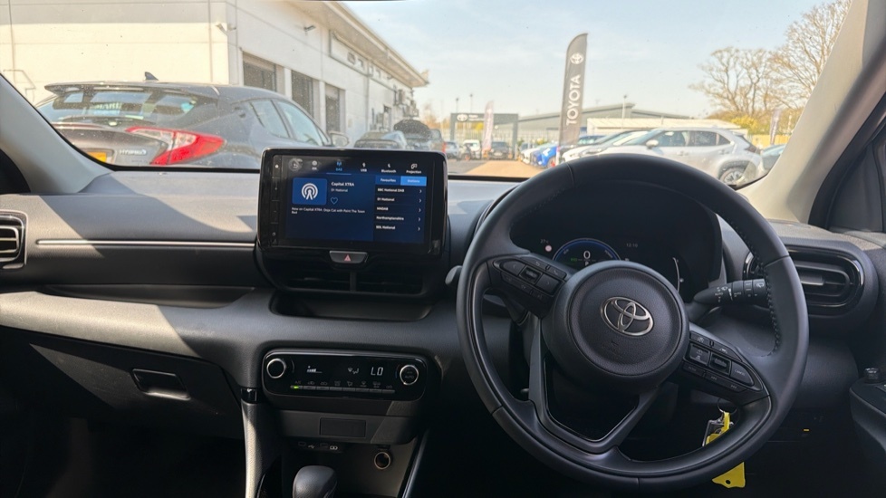 Toyota Yaris 1.5 Vvt-h Design Hatchback Hybrid E-cvt KT25RZZ White #6