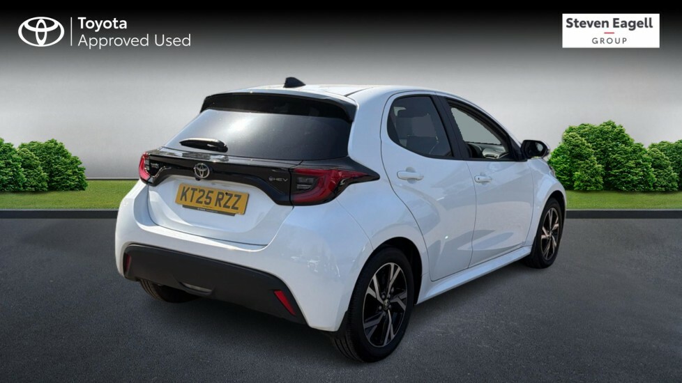 Toyota Yaris 1.5 Vvt-h Design Hatchback Hybrid E-cvt KT25RZZ White #2