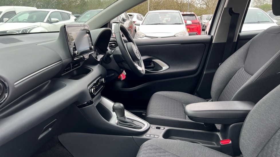Toyota Yaris 1.5 Vvt-h Icon E-cvt Euro 6 Ss BN72YGJ White #5