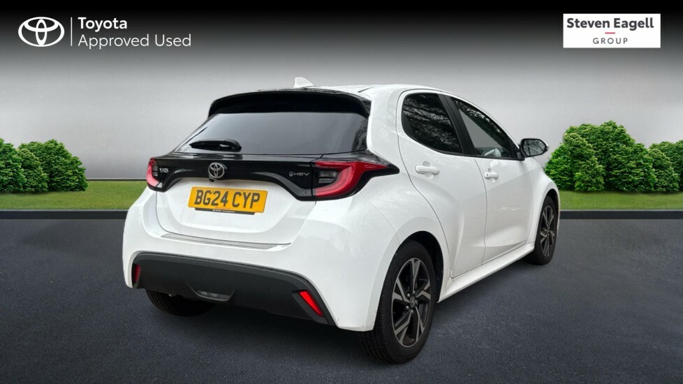 Toyota Yaris 1.5 Vvt-h Design E-cvt Euro 6 Ss BG24CYP White #2
