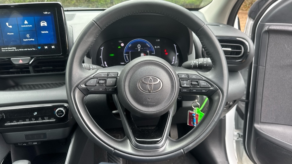 Toyota Yaris 1.5 Vvt-h Design E-cvt Euro 6 Ss BG24CYP White #6