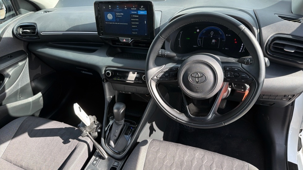Toyota Yaris 1.5 Vvt-h Design E-cvt Euro 6 Ss EN24BFO White #6