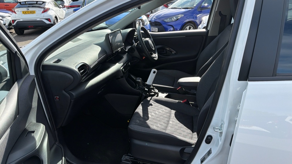Toyota Yaris 1.5 Vvt-h Design E-cvt Euro 6 Ss EN24BFO White #5