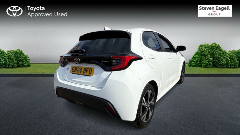 Toyota Yaris 1.5 Vvt-h Design E-cvt Euro 6 Ss EN24BFO White #2