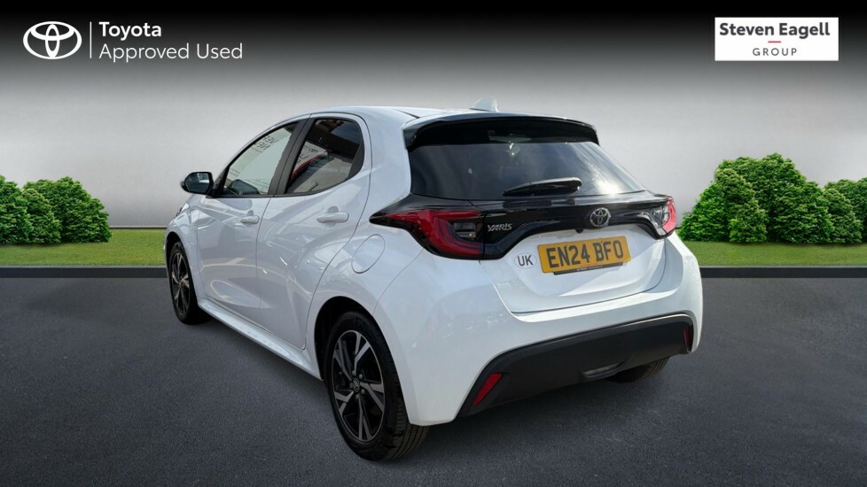 Toyota Yaris 1.5 Vvt-h Design E-cvt Euro 6 Ss EN24BFO White #4