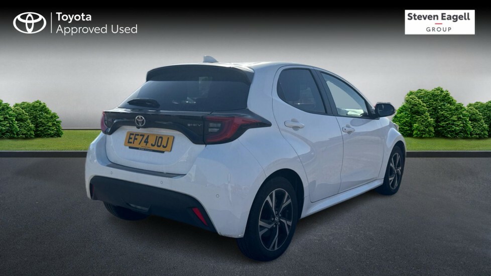 Toyota Yaris 1.5 Vvt-h Design E-cvt Euro 6 Ss EF74JOJ White #2