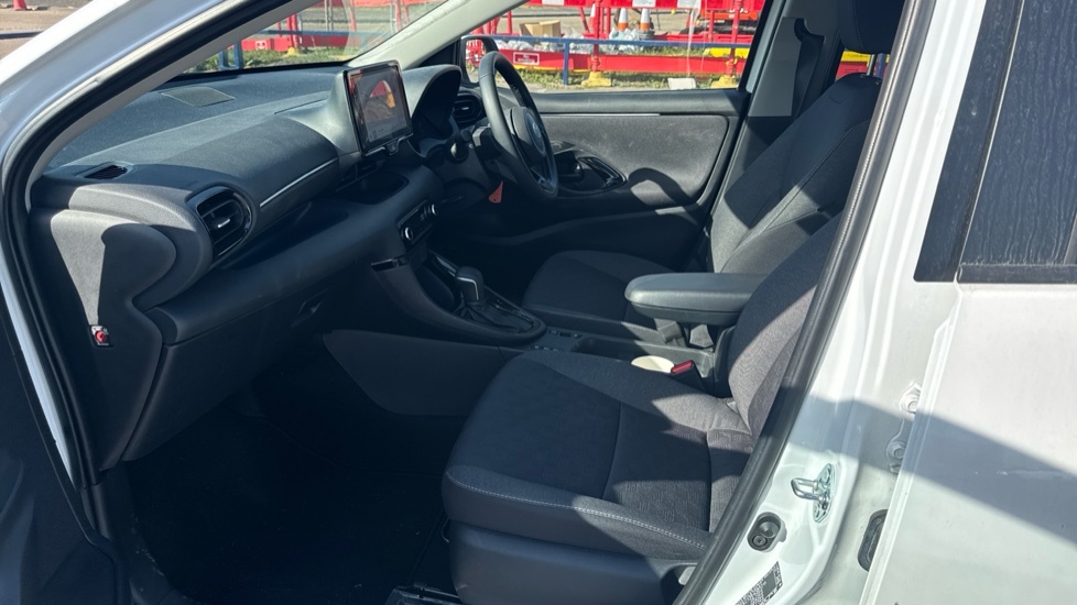 Toyota Yaris 1.5 Vvt-h Design E-cvt Euro 6 Ss EF74JOJ White #5