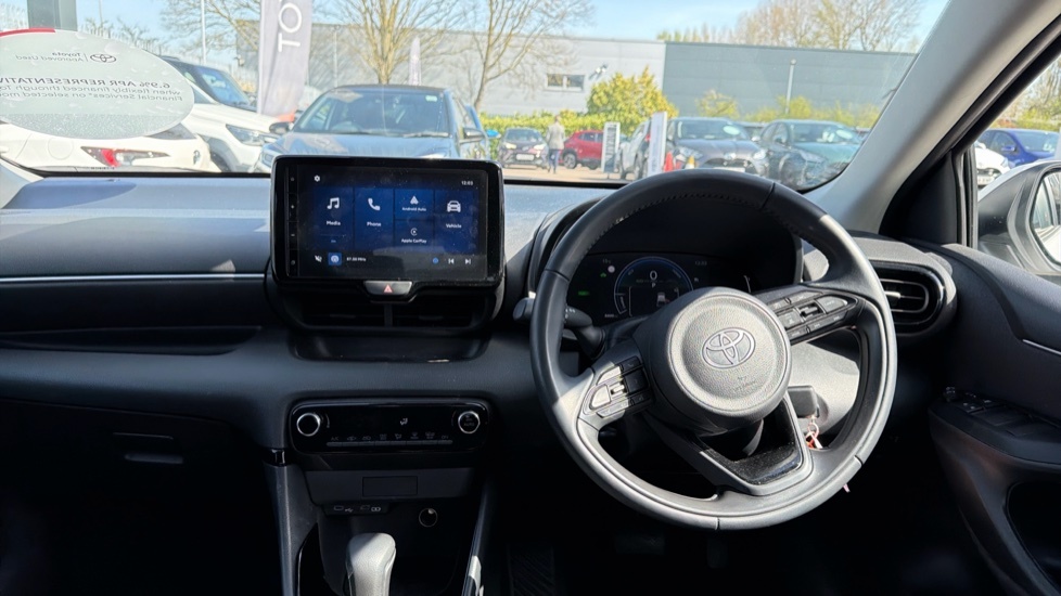 Toyota Yaris 1.5 Vvt-h Design Hatchback Hybrid E-cvt KR74WFC White #6