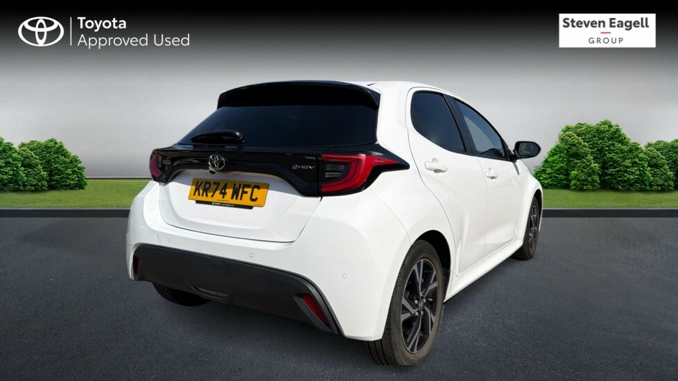 Toyota Yaris 1.5 Vvt-h Design Hatchback Hybrid E-cvt KR74WFC White #2