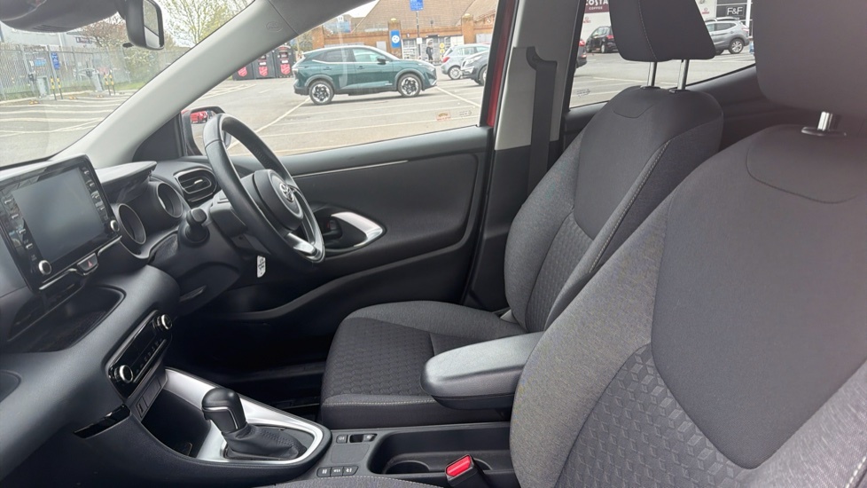 Toyota Yaris 1.5 Hybrid Design Cvt EA23AWZ Red #5