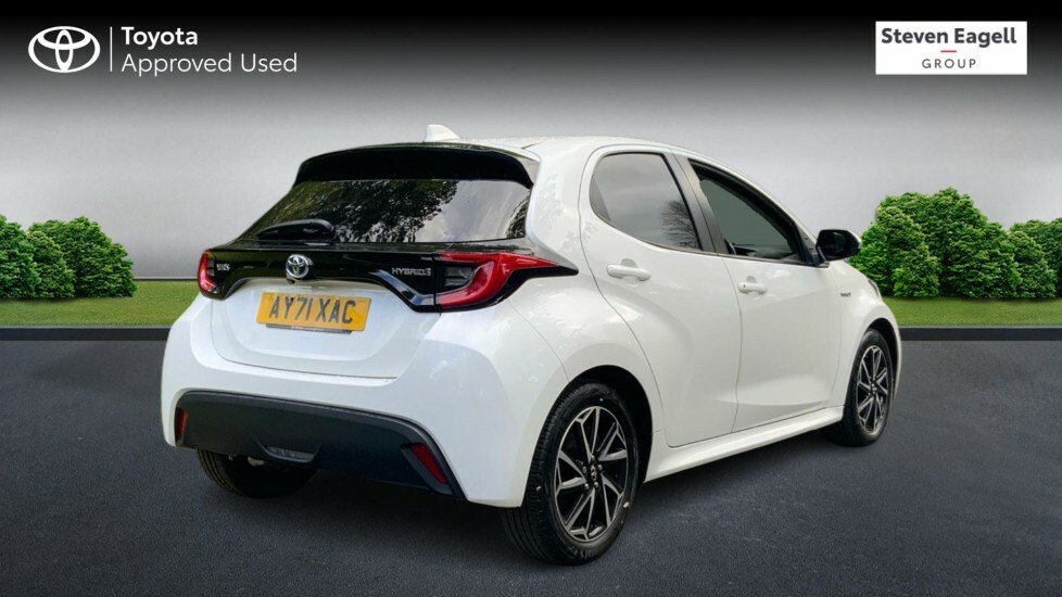 Toyota Yaris 1.5 Vvt-h Design E-cvt Euro 6 Ss AY71XAC White #4
