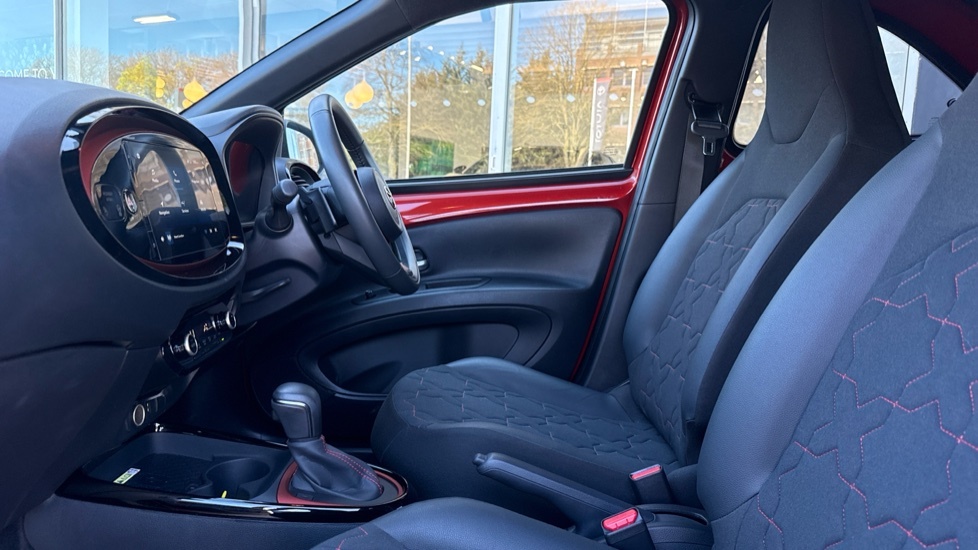 Toyota Aygo X 1.0 Vvt-i Exclusive X-shift Euro 6 Ss OY73NFP Red #5