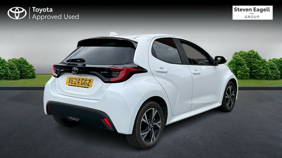 Toyota Yaris 1.5 Vvt-h Design E-cvt Euro 6 Ss VE24GGZ White #2