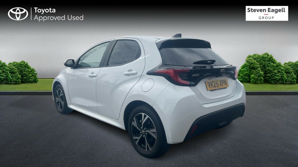 Toyota Yaris 1.5 Vvt-h Design E-cvt Euro 6 Ss VK25XPN White #4