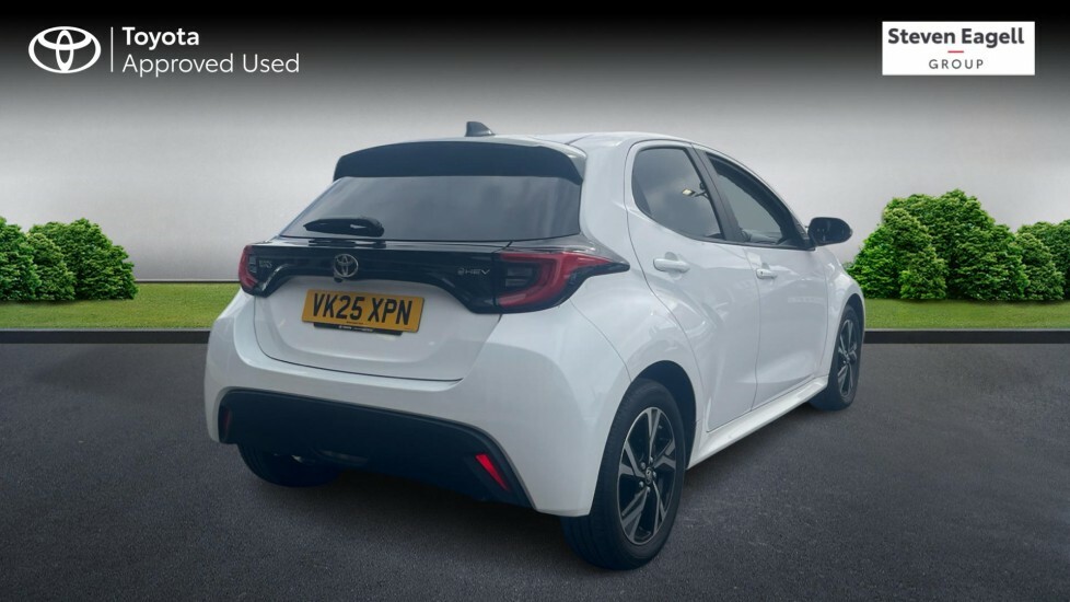 Toyota Yaris 1.5 Vvt-h Design E-cvt Euro 6 Ss VK25XPN White #2