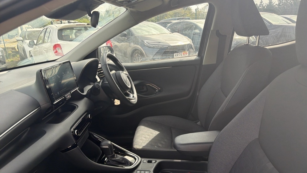 Toyota Yaris 1.5 Vvt-h Design E-cvt Euro 6 Ss GY25AUN Grey #5