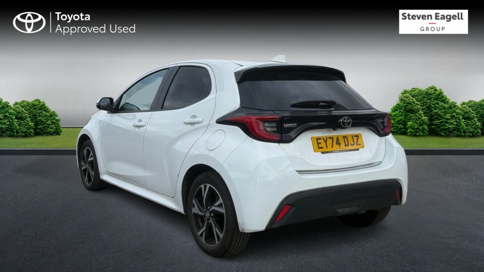 Toyota Yaris 1.5 Vvt-h Design E-cvt Euro 6 Ss EY74DJZ White #2