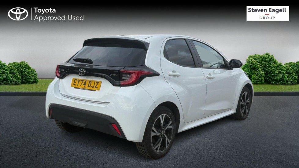 Toyota Yaris 1.5 Vvt-h Design E-cvt Euro 6 Ss EY74DJZ White #4