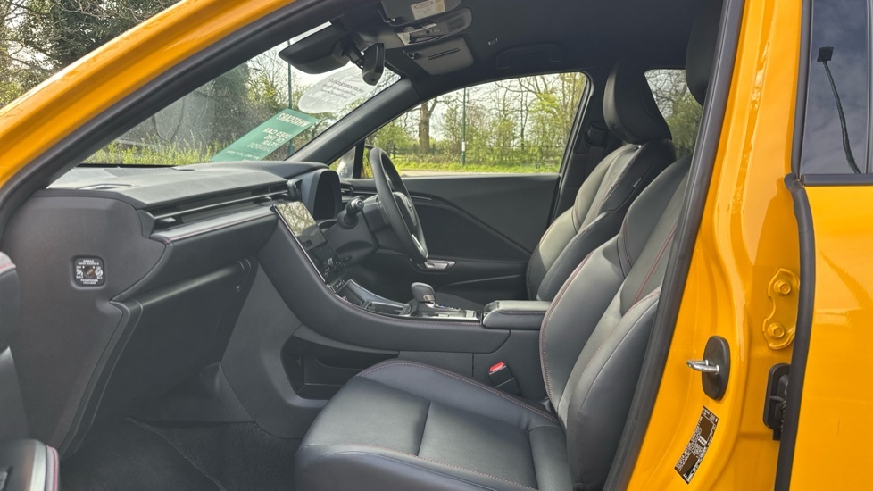 Lexus LBX 1.5 Vvt-ie Premium E-cvt Euro 6 Ss BN74KNY Yellow #6