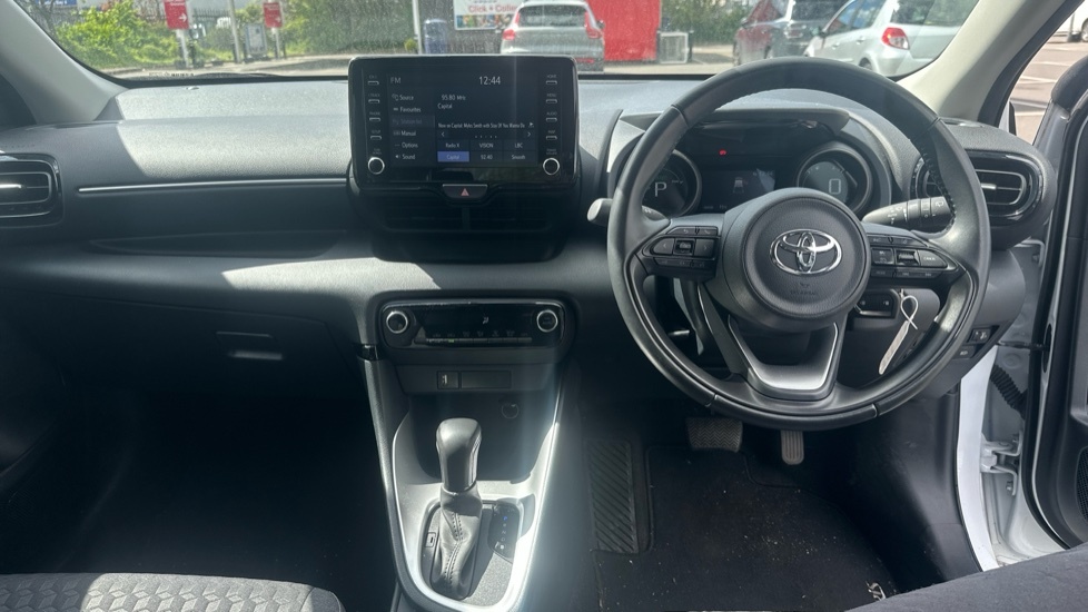 Toyota Yaris 1.5 Vvt-h Design E-cvt Euro 6 Ss EX23VNT White #6
