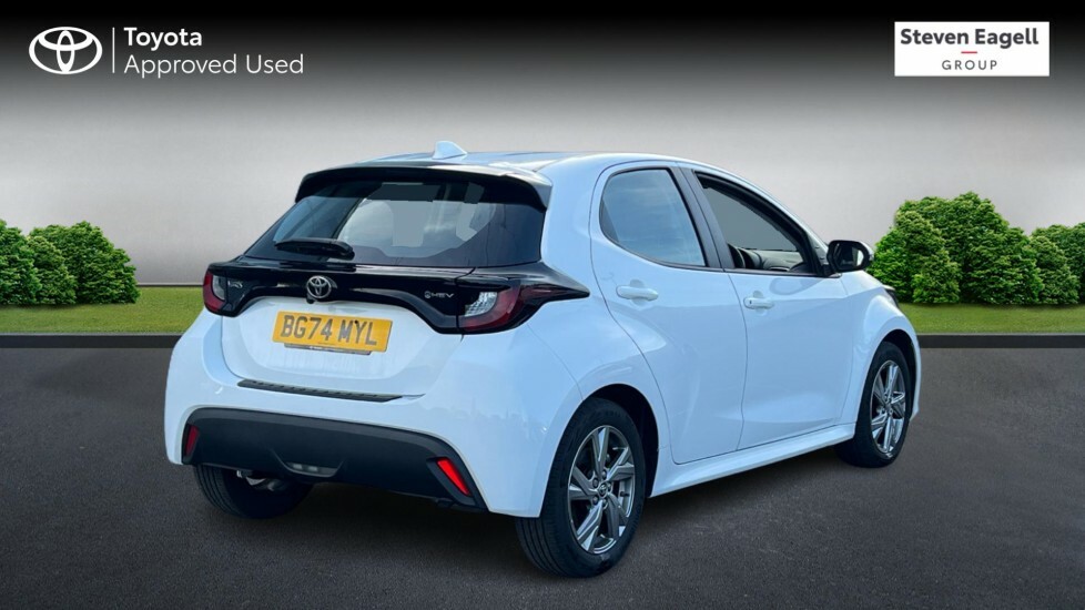 Toyota Yaris 1.5 Vvt-h Icon E-cvt Euro 6 Ss BG74MYL White #2