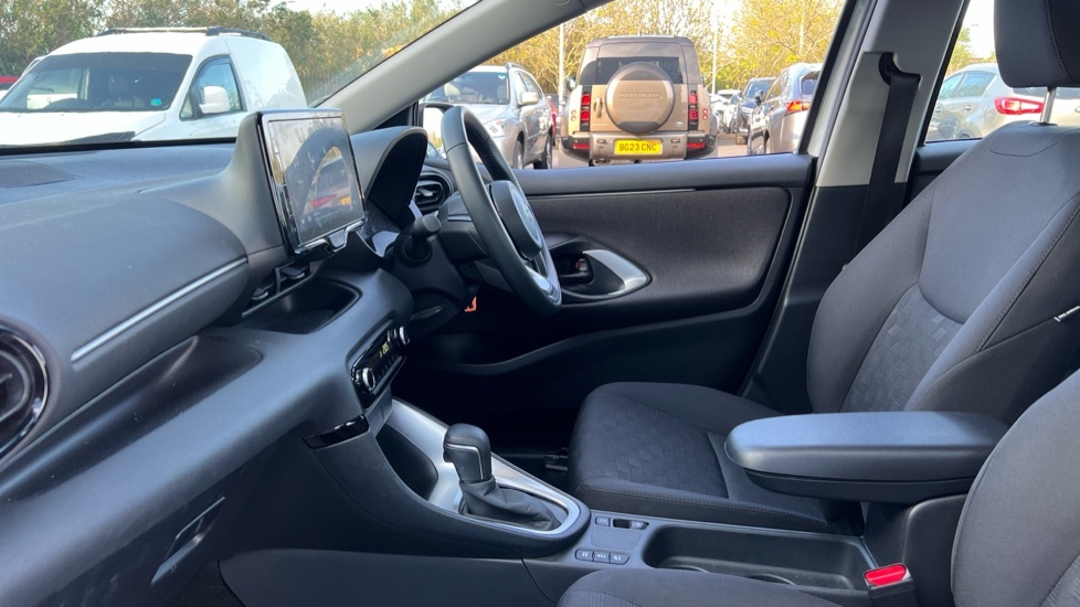 Toyota Yaris 1.5 Vvt-h Icon E-cvt Euro 6 Ss BG74MYL White #5