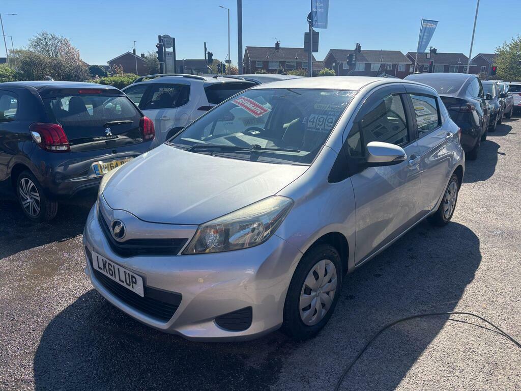 Toyota Vitz Yaris Silver #3