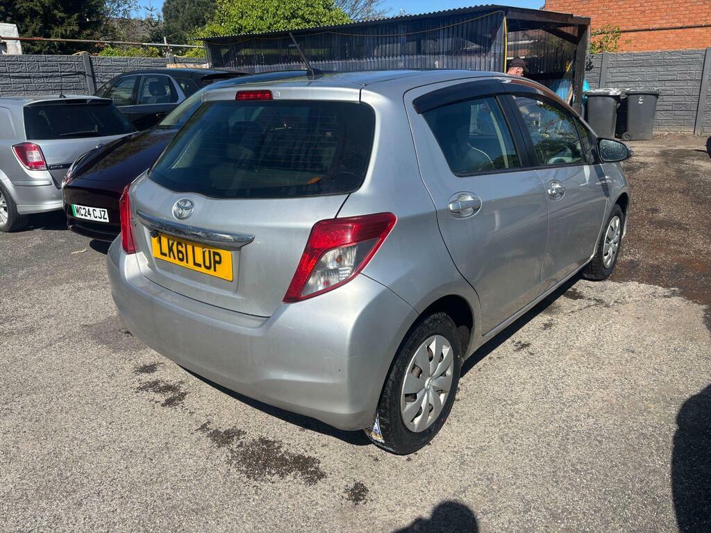 Toyota Vitz Yaris Silver #6
