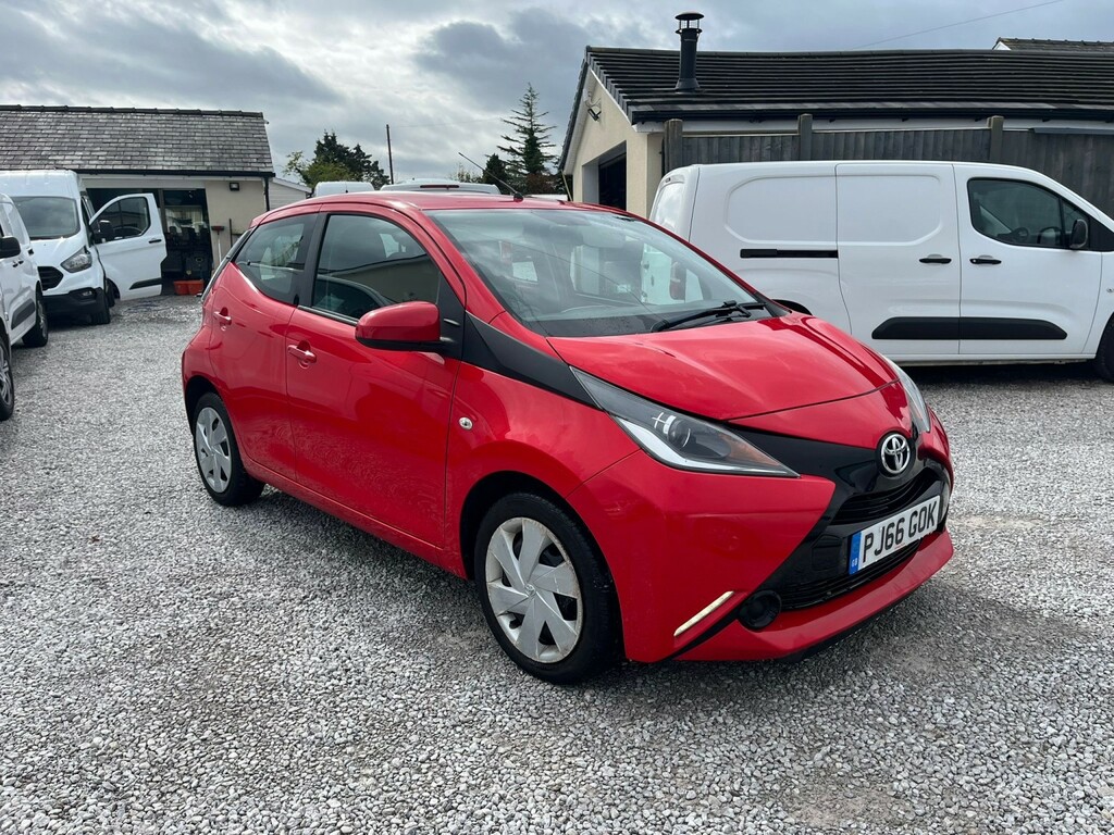 Toyota Aygo Hatchback 1.0 Vvt-i X-play 201666 Red