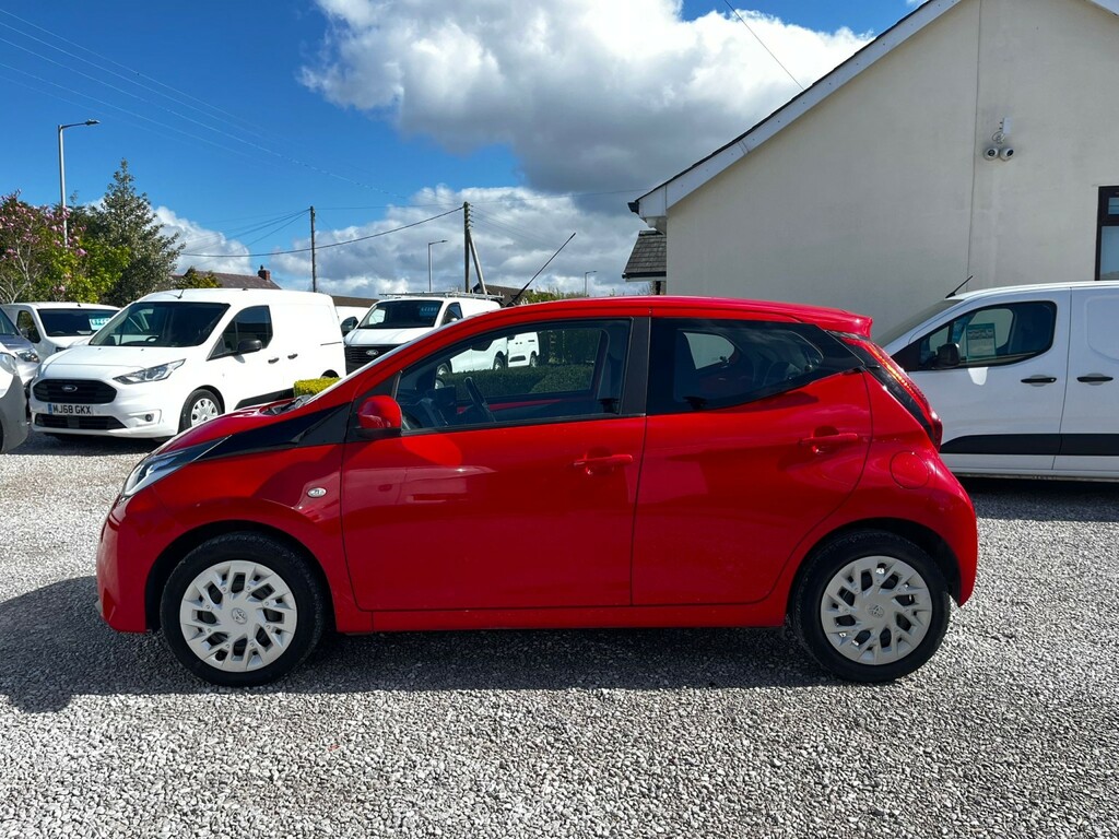 Toyota Aygo Hatchback 1.0 Vvt-i X-play 201969 FY69UNU Red #4