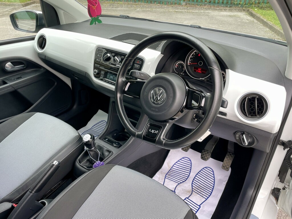 Volkswagen Up Hatchback 1.0 Up White 201262 VO62EHB White #5