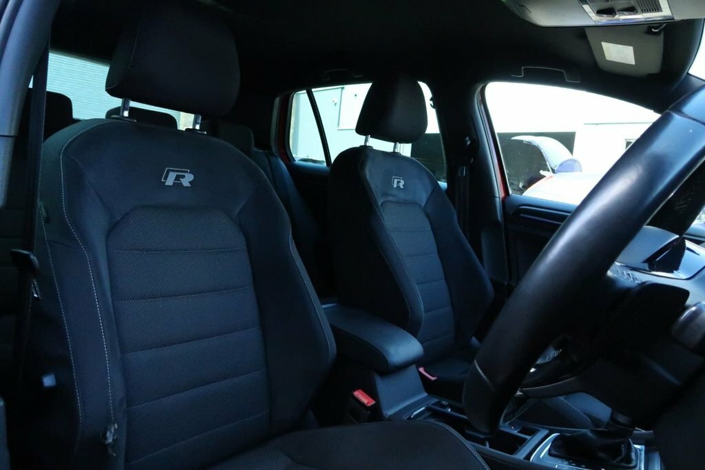 Volkswagen Golf 2L R VK70GMY Red #4
