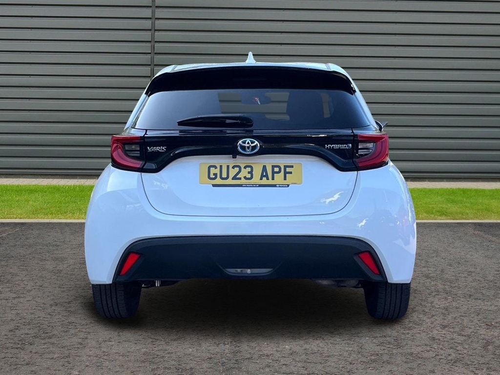 Toyota Yaris 1.5 Vvt-h Design Hatchback Hybrid E Cvt GU23APF White #4