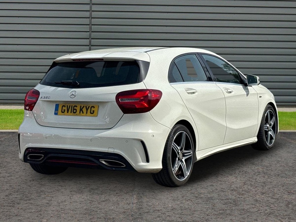 Mercedes-Benz A Class 2.0 2.0 A250 Amg White #3