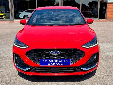Ford Focus Hatchback MA23VRJ Red #5