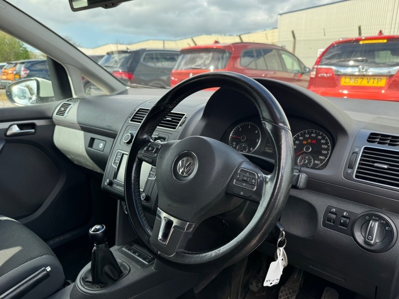 Volkswagen Touran Se Tdi White #6