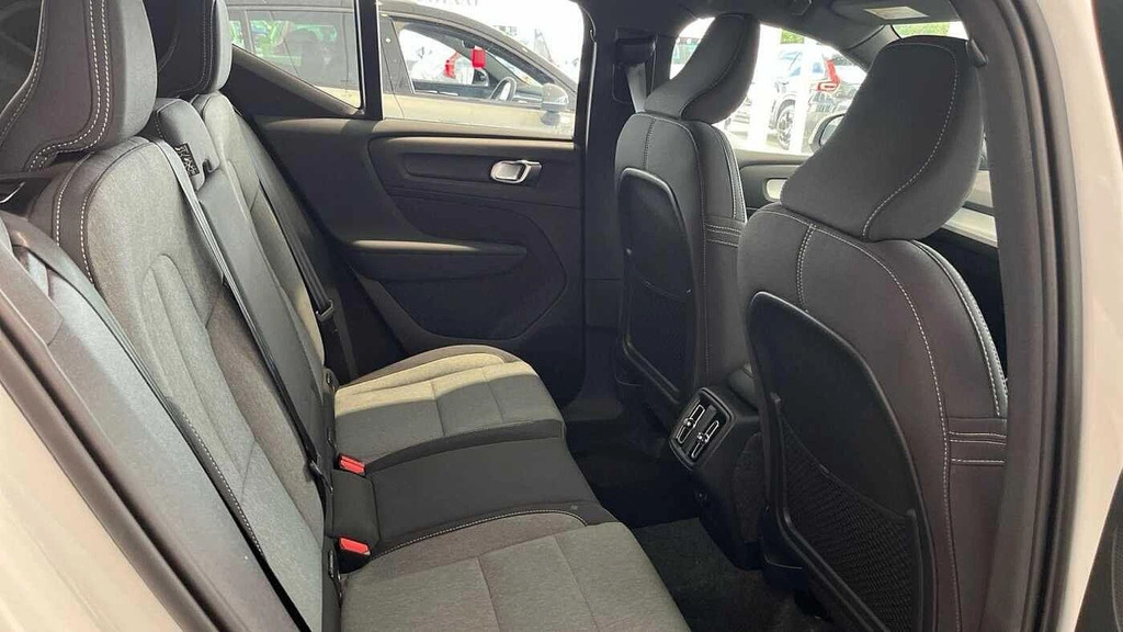 Volvo XC40 Core B3 163 Hp NU75AZO #6
