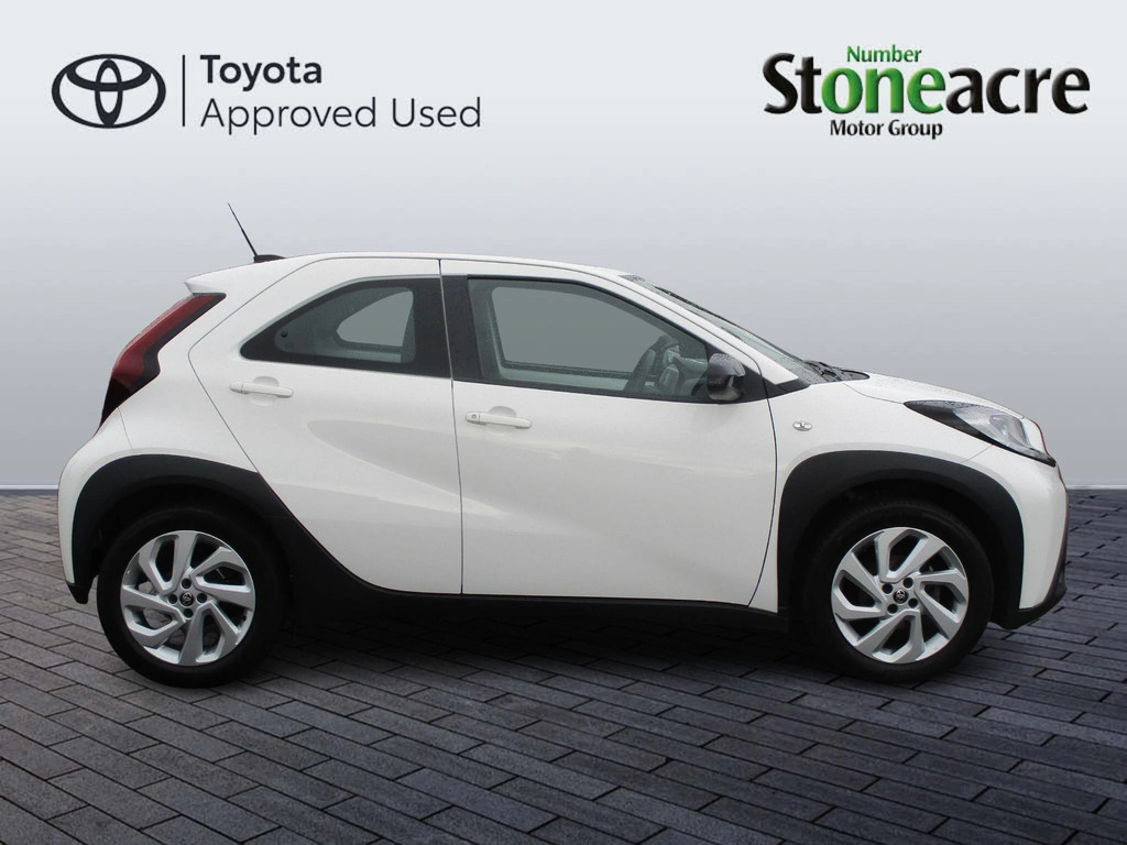 Toyota Aygo X 1.0 Vvt-i Pure NL24LCV #2