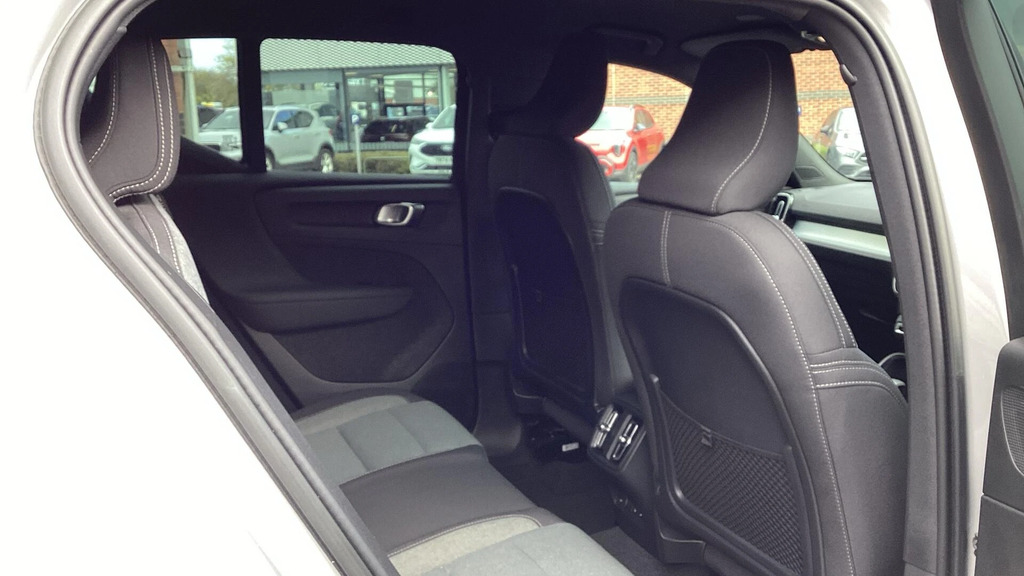 Volvo XC40 2.0 B3p Plus Dark FT23CFO #6