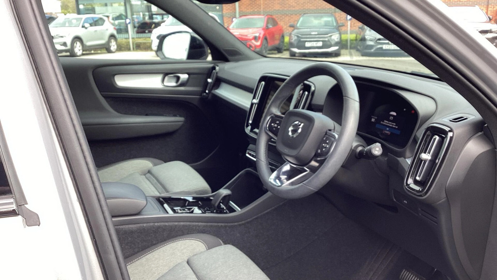 Volvo XC40 2.0 B3p Plus Dark FT23CFO #4
