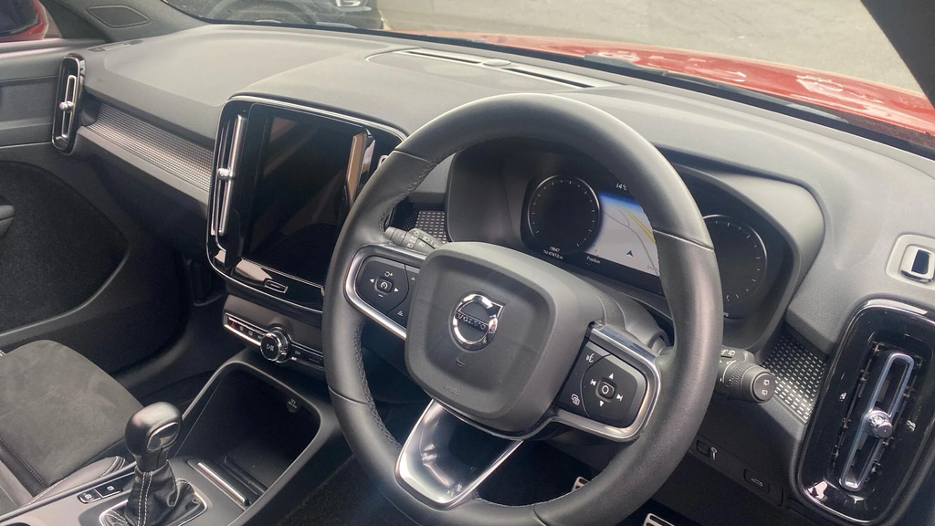 Volvo XC40 R-design T3 163 Hp  #4